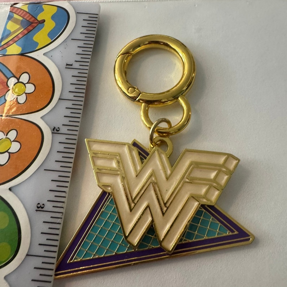 Hallmark Wonder Woman W Logo‎ Triangle Charm Keychain Gold Tone DC Comics